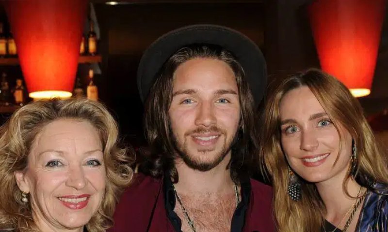 Sandra Ofarim: Ein Expertenblick auf ihr Leben und Werk